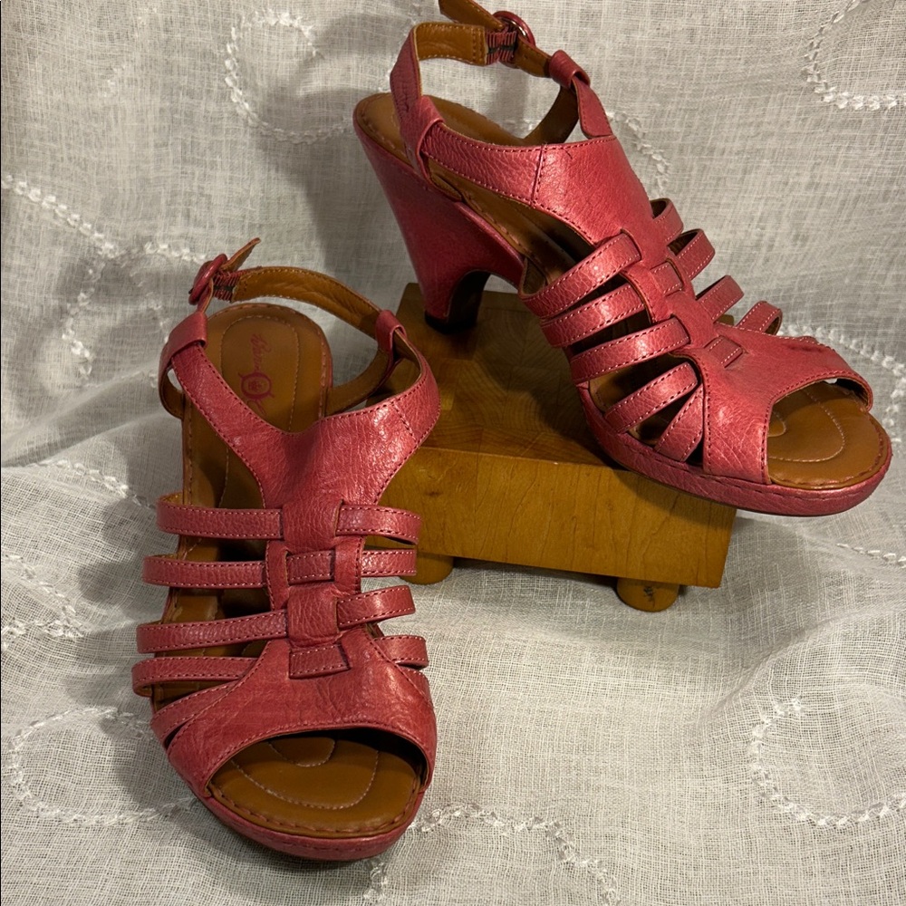 Born Crown almost NEW leather heeled gladiator sandals